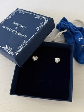 NWT ANNA ZUCKERMAN Bethenny Frankel 4 Carat Heartthrob Studs In Platinum